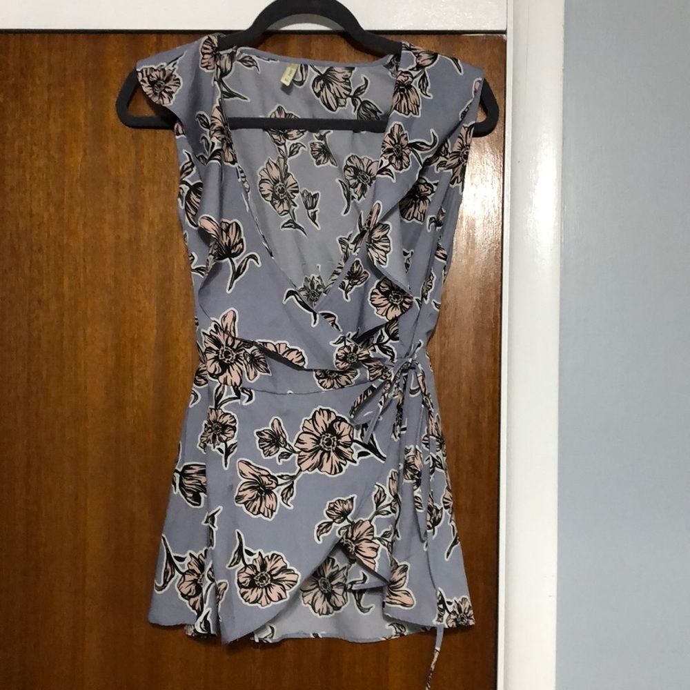 Grey with mauve floral wrap